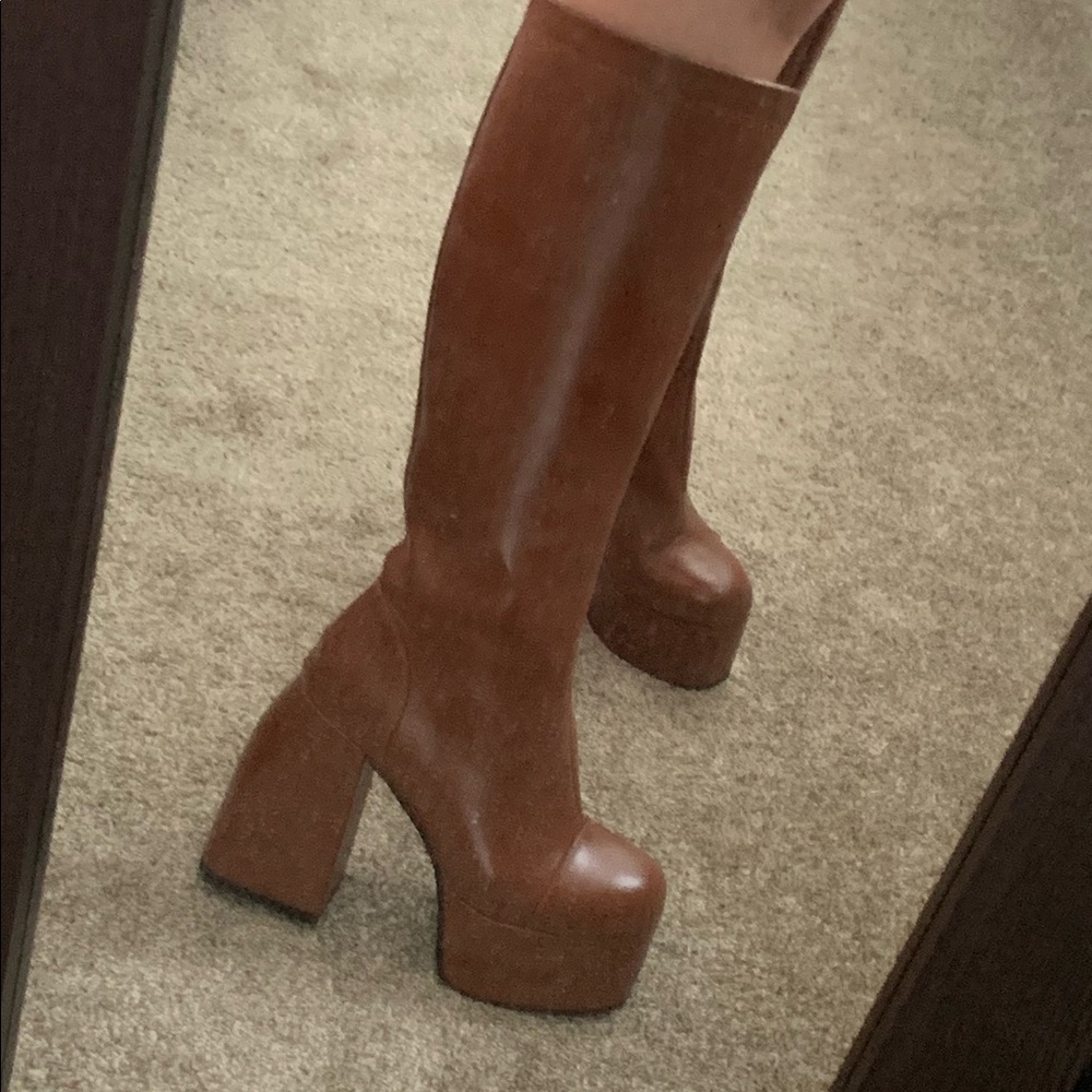 Gorgeous brown platform boots that look like Bratz Doll shoes. Never worn